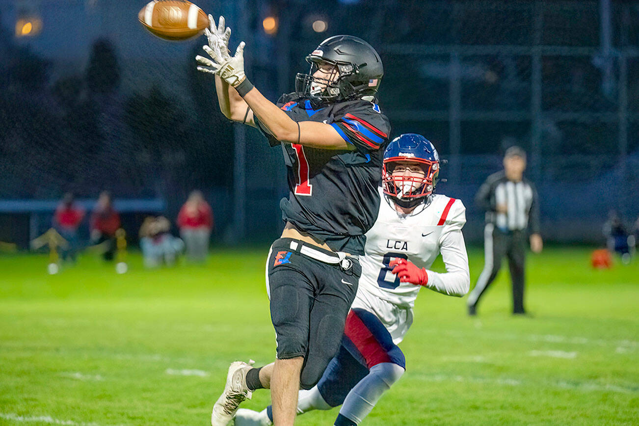 FRIDAYS PREP FOOTBALL ROUNDUP (Updated) Sequim fires on all cylinders against Bucs; Neah Bay wins big Peninsula Daily News