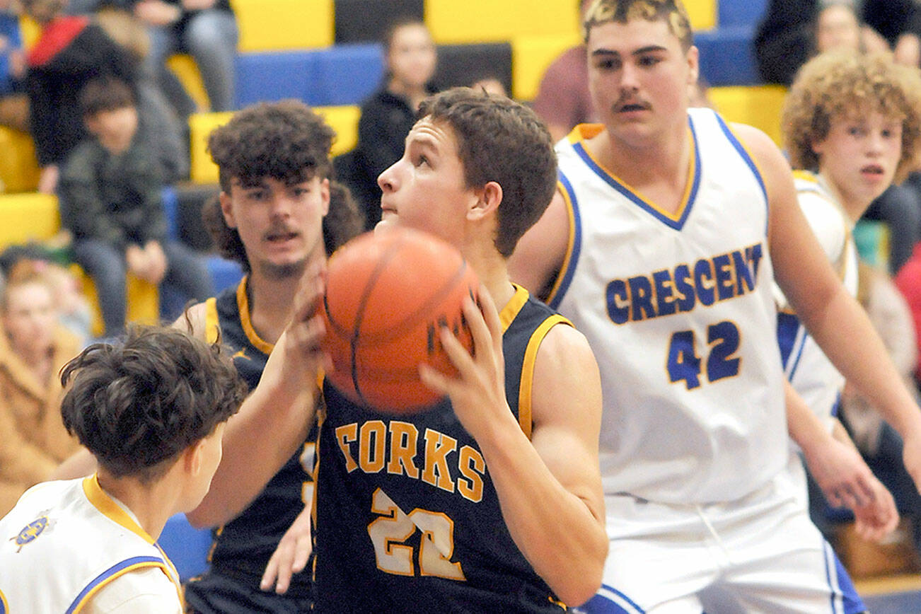 KEITH THORPE/PENINSULA DAILY NEWS
Forks' Brody Lausche, center, playing against Crescent last year looks to be one of hte mainstays for the Spartans in the post this year.