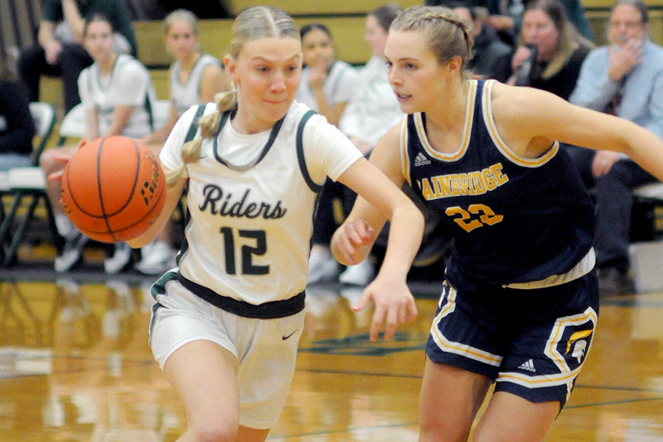 KEITH THORPE/PENINSULA DAILY NEWS
Port Angeles' Izzy Felton, left, rolls around Bainbridge's Stella Berry on Tuesday night in Port Angeles.