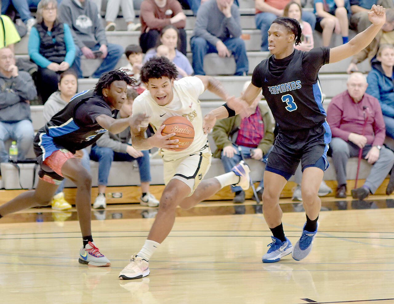 Peninsula’s Javon Ervin, center, pushes through the defense of Edmonds’ Kalifa Ceesay, left, and Solomon Barnes on Saturday afternoon at Peninsula College. (Keith Thorpe/Peninsula Daily News)