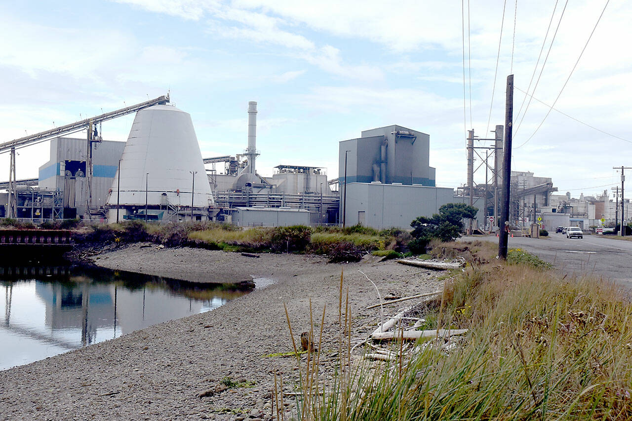 The McKinley Paper Co. mill in Port Angeles sits mostly idle on Tuesday. (Keith Thorpe/Peninsula Daily News)