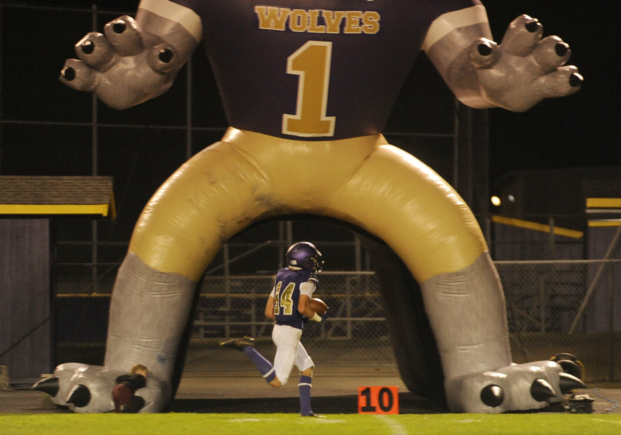 Michael Dashiell/Olympic Peninsula News Group
Sequim’s Zeke Schmadeke completes a 60-yard punt return for a touchdown alongside the school’s inflatable wolf mascot during a 2023 win over North Mason.