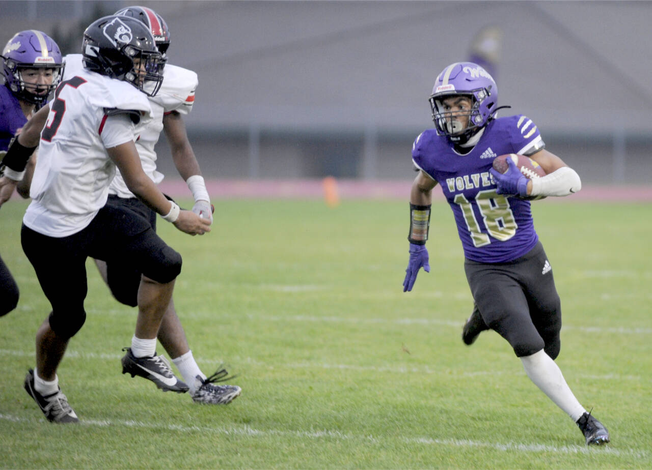 Sequim’s Malachi Hampton (18) had a 74-yard touchdown reception against Franklin Pierce. (Michael Dashiell/Olympic Peninsula News Group)