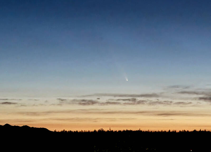 The comet Tsuchinshan-ATLAS, last viewed on earth 80,000 years ago, shines brightly in the western sky over the Olympic Mountains from Port Townsend High School on Saturday evening. The comet may be visible for most of the month of October if the skies are clear. (Steve Mullensky/for Peninsula Daily News)