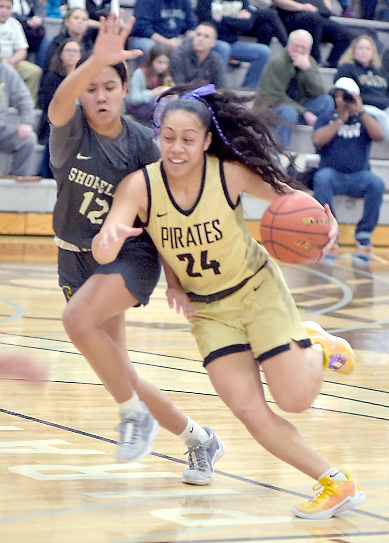 Peninsula’s Shania Moananu, right, drives past Shoreline’s Mailana Mattos during a February 2024 contest at Peninsula College.