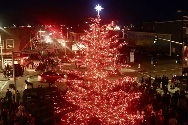 The crowd of several hundred holiday revelers, most of which were children, watches as the downtown Port Angeles Christmas tree is lit. (Dave Logan/for Peninsula Daily News)