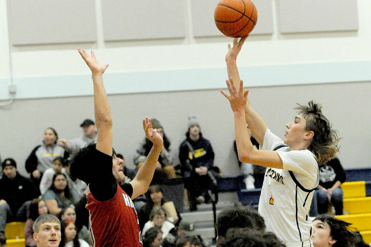 Lonnie Archibald/for Peninsula Daily News
Forks' Kyle Lohrengel scores over Hoquiam's Chance LaBounty during a 2023-24 contest in the Spartans gym. Lohrengel returns to play point guard for Forks.